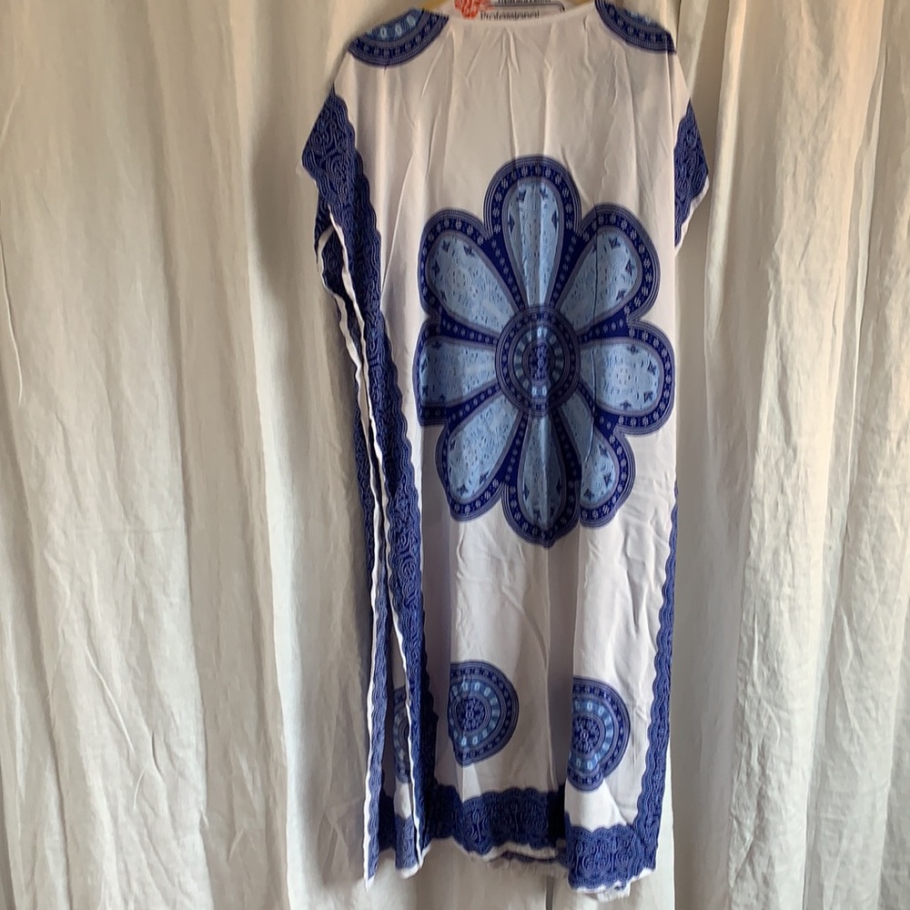 Swim cover up - Picture 3 of 4